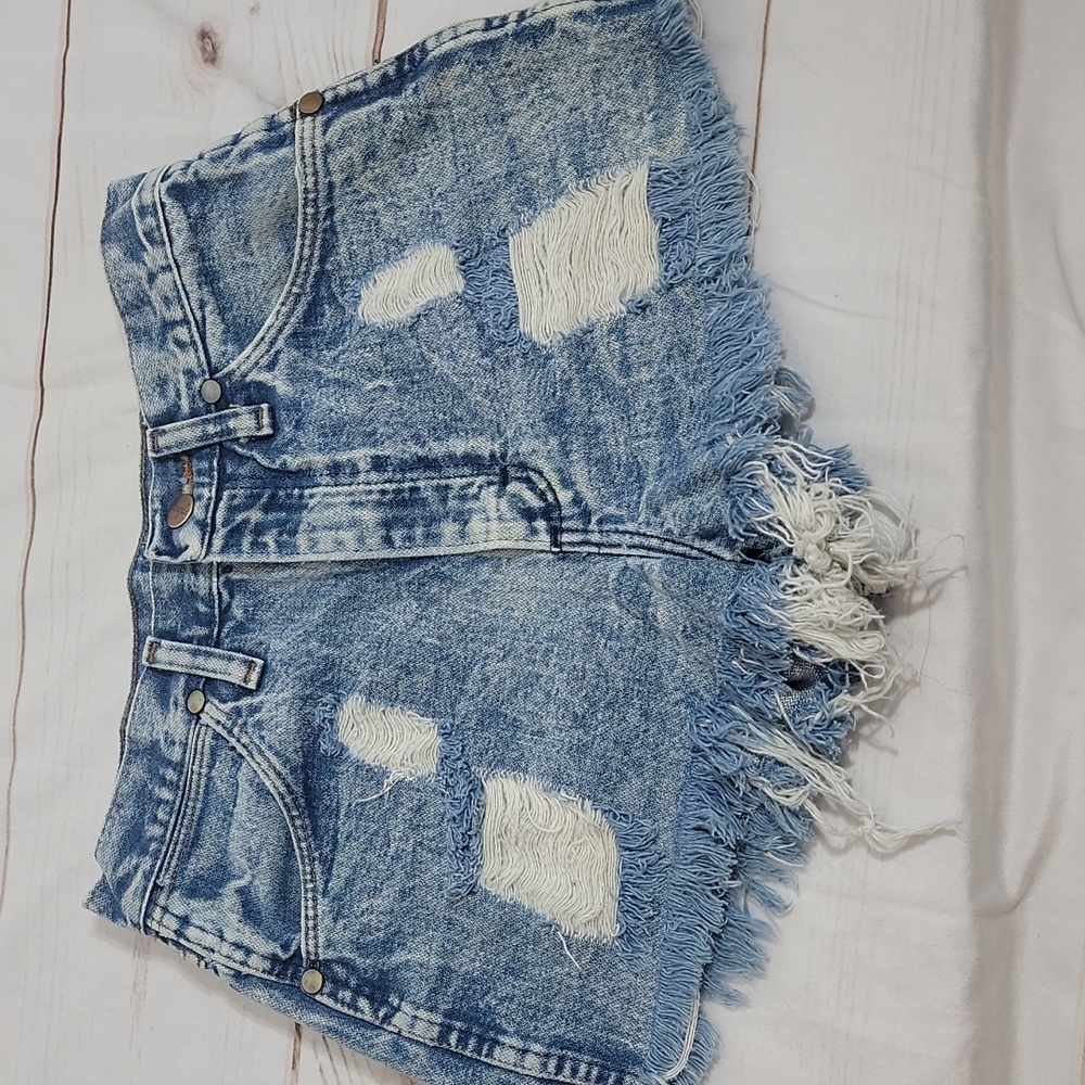 Super Cute Wranger Cut Off Distressed Light Wash Denim Jean Short Cowboys Summer